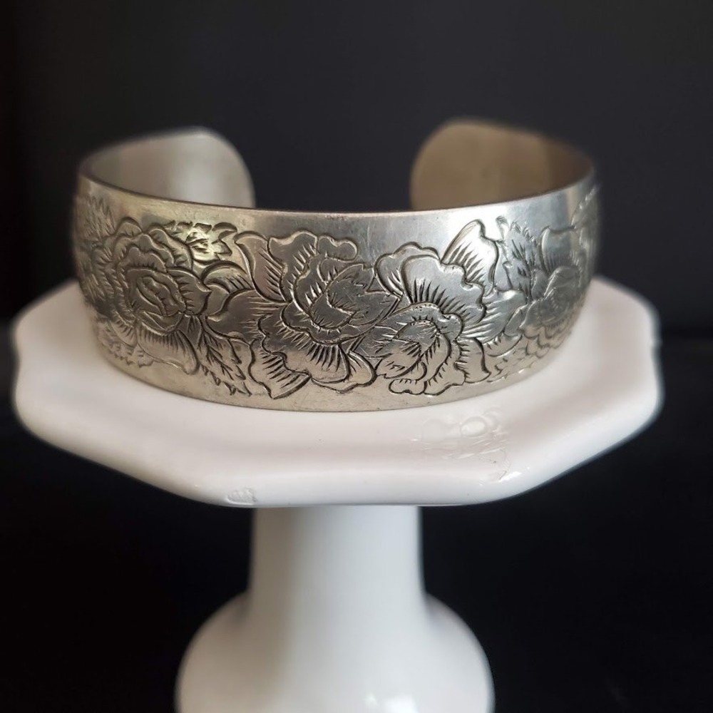 Kirk Pewter Rose Floral Repousse Cuff Bracelet Silver Tone Vintage 7 Inches